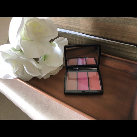 🆕 NWT ABH Blush Trio in “pool party” - Picture 3 of 7